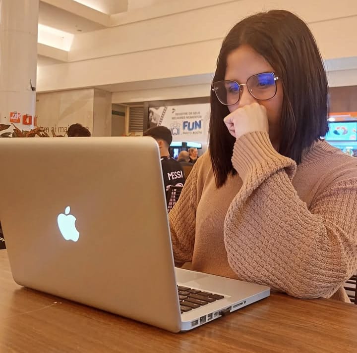 Editor de vídeo trabalhando